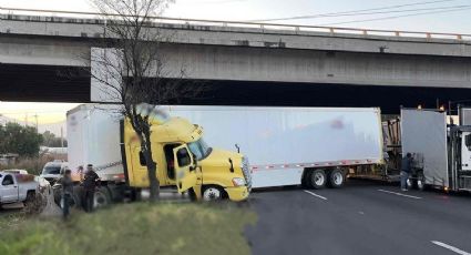 Caos en la México-Querétaro tras fuerte accidente de tráiler; se estrelló contra el muro