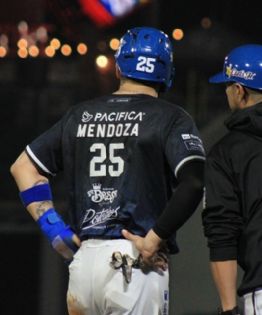 Los Cañeros ganan y pega primero en el Estadio Yaquis: Torres brilló en la lomita