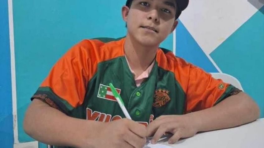 El prospecto cajemense Iker Leyva firma contrato con los Leones de Yucatán