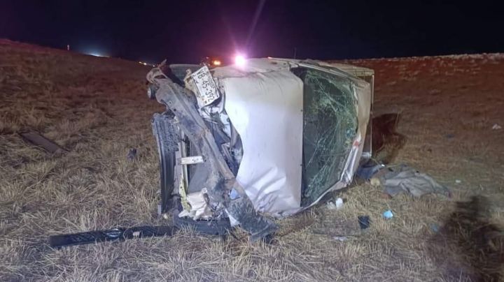 En pleno Día de Muertos, mueren dos durante brutal accidente carretero en Sonora; hay otro herido
