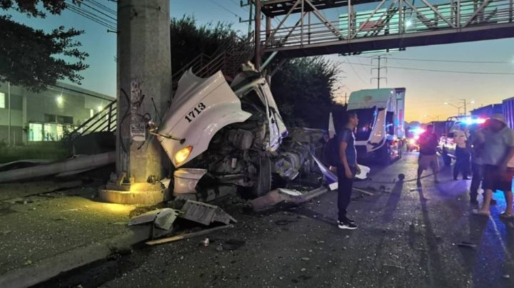 Tragedia en Nuevo León: Chofer de tráiler provoca aparatoso accidente en Apodaca