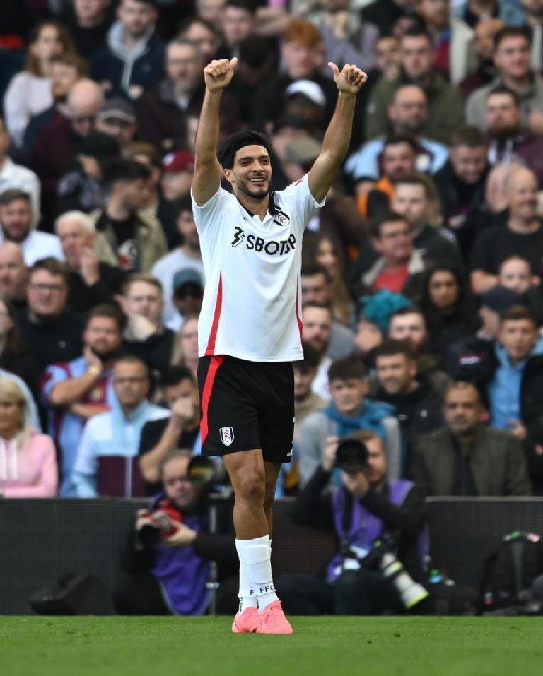 Raúl Jiménez falla con el Fulham