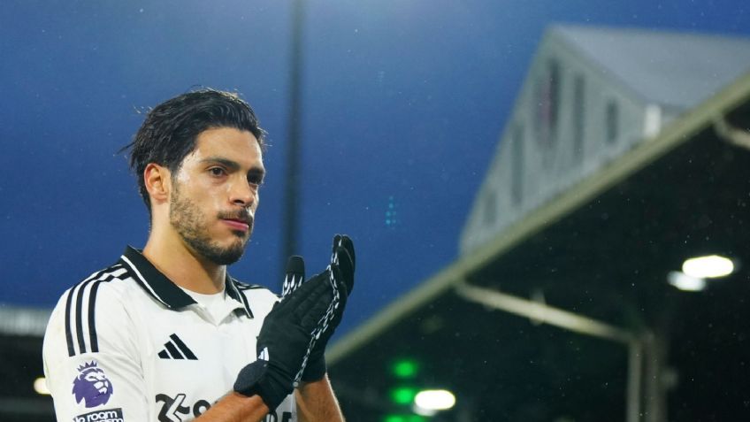 VIDEO: Raúl Jiménez hace el ridículo al fallar gol cantado con el Fulham