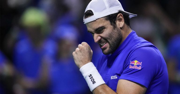 Berrettini festeja su victoria ante van de Zandschulp
