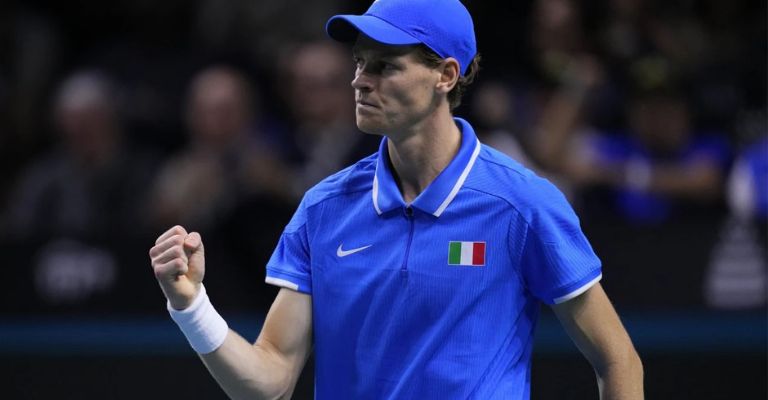 Sinner celebra uno de sus puntos ganados