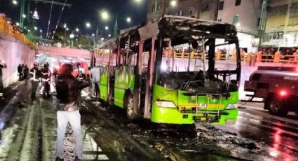 VIDEO: Unidad RTP arde en llamas en pleno Eje Central de CDMX; esto se sabe del siniestro