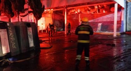 VIDEO: Incendio consume la Gran Bodega de Amalucan, en Puebla; un hombre quedó atrapado