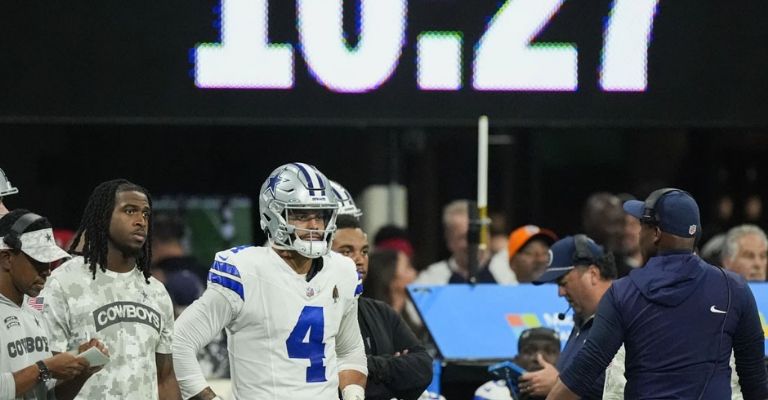 Prescott vio gran parte del juego desde la banda