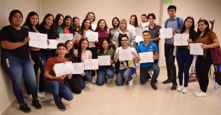 Juan Pablo junto a sus compañeros de la Universidad Estatal de Sonora