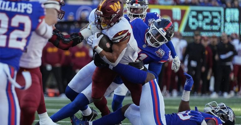 Ekeler le aporta poder por tierra 