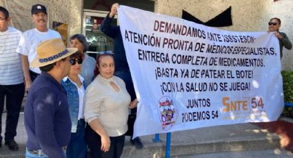 Por falta de doctores y medicinas, jubilados del SNTE se manifiestan en Isssteson