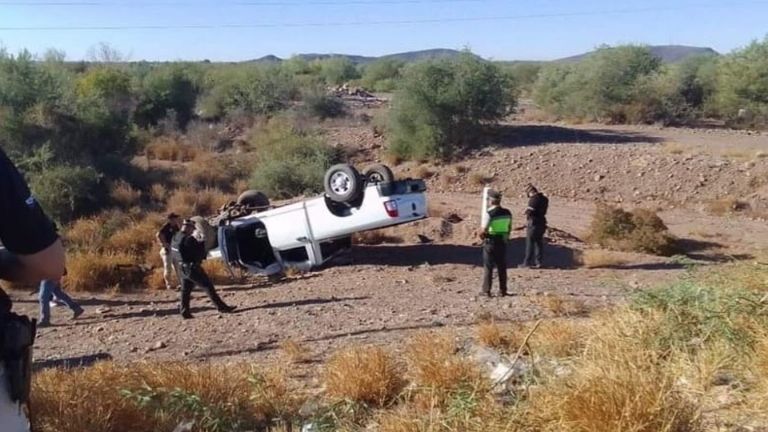 Elementos de la AMIC volcaron en la carretera