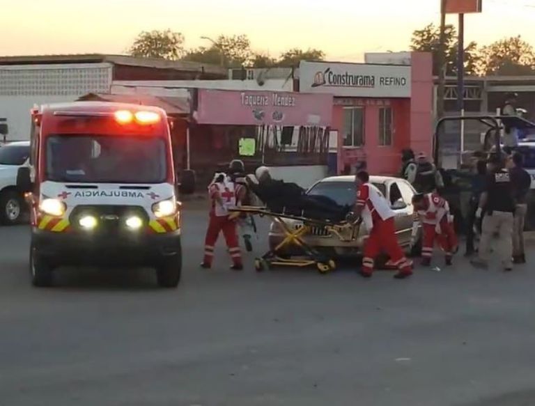 El momento en que la víctima fue subida a la ambulancia de Cruz Roja