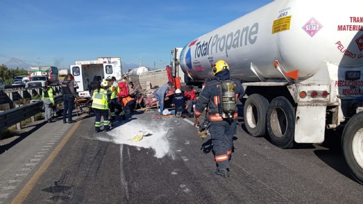 Caos en la autopista México-Puebla por fuerte choque; 10 lesionados al momento