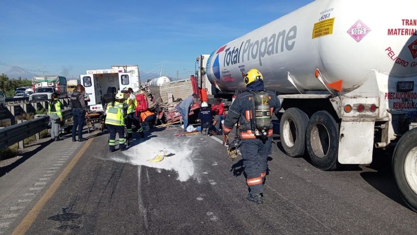 Caos en la autopista México-Puebla por fuerte choque; 10 lesionados al momento