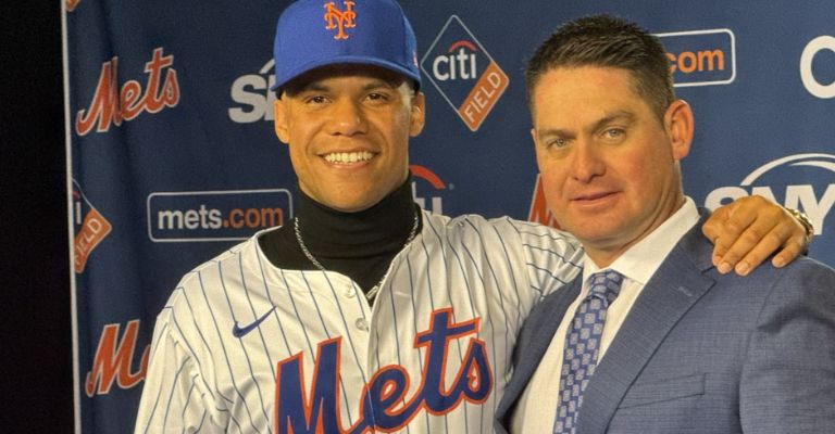 Juan junto a su nuevo manejador, Carlos Mendoza