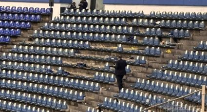 Estadio Cuauhtémoc se queda sin bancas; aficionados de Monterrey las arrancaron tras derrota