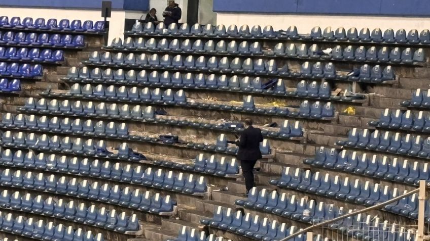 Estadio Cuauhtémoc se queda sin bancas; aficionados de Monterrey las arrancaron tras derrota
