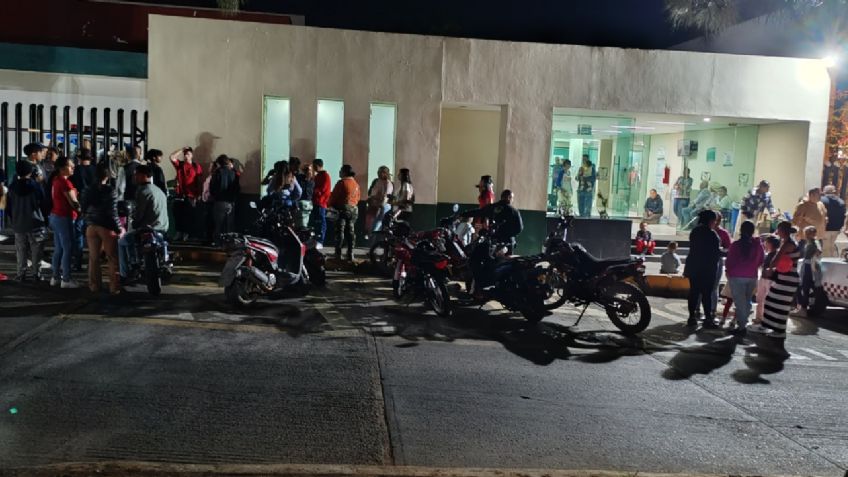 VIDEO: Conductor mata a dos menores al embestir a caravana navideña en Michoacán