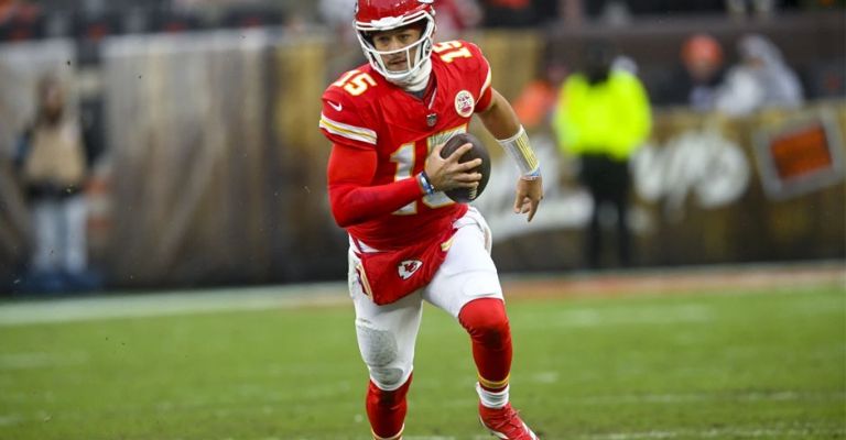 Mahomes tuvo un día productivo, a pesar de la lesión