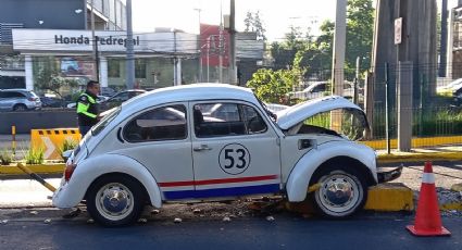 VIDEO: 'Herbie' se estrella en San Jerónimo y provoca caos en Periférico Sur