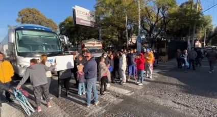 Caos en Tlalnepantla: Vecinos de San Juan Ixtacala cierran calles por falta de agua