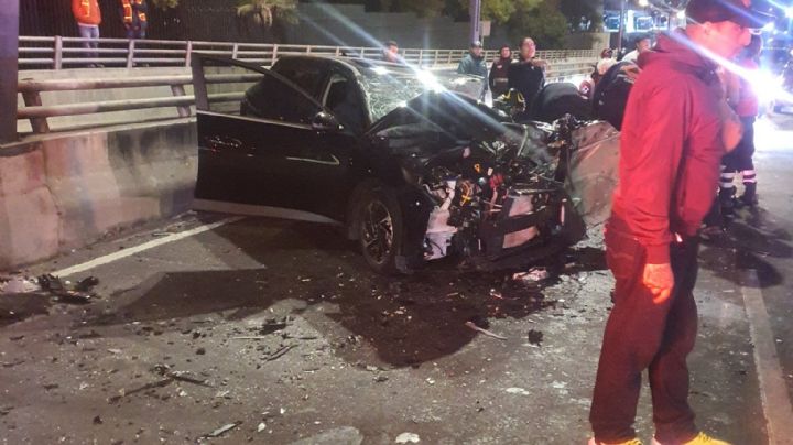 VIDEO: Fuerte accidente deja dos heridos en Constituyentes; lo provocó un enorme bache