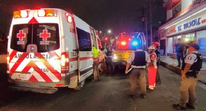 Madrugada violenta en Monterrey: Con un machete, atacan a hombre migrante en la calle