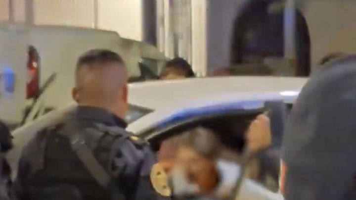 VIDEO: Por evitar el alcoholímetro, mujer choca contra patrulla en la Narvarte; se resiste a arresto