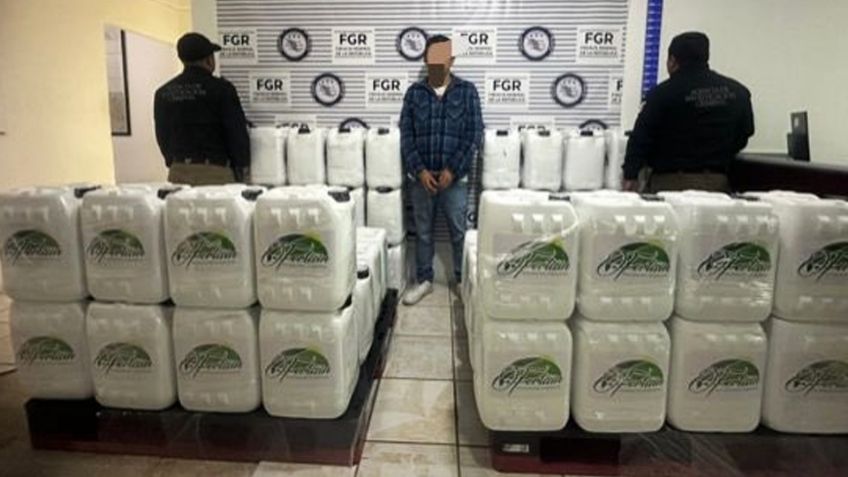 Millonario decomiso: Cae trailero con mil 200 litros de crystal en carretera de Sonora