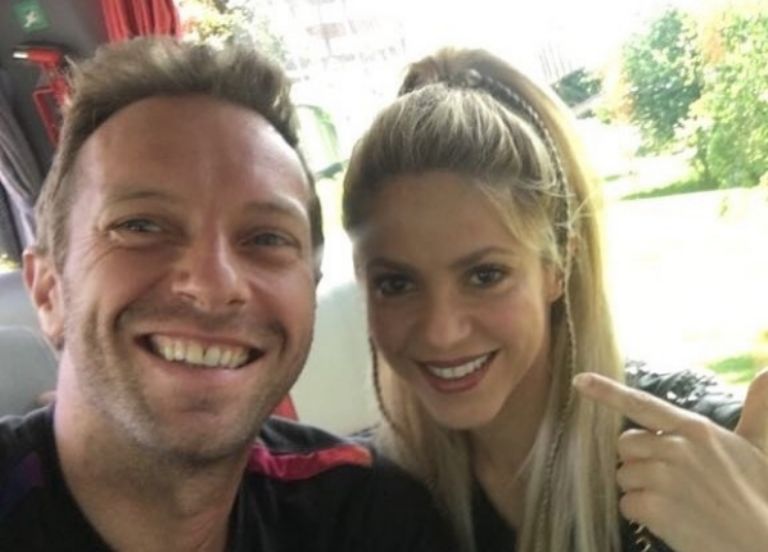 Shakira cuenta que Chris Martin la apoyó en su proceso de duelo