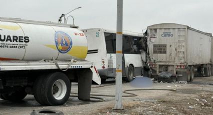 Camión de pasajeros choca contra tráiler en Santa Catarina: Hay un muerto y varios heridos