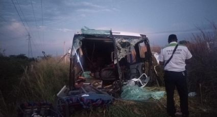 Tragedia en carretera de Guerrero: Volcadura de autobús deja dos muertos y 45 heridos