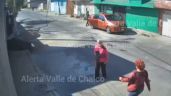Foto ilustrativa de la nota titulada VIDEO: Mujer ataca a golpes a abuelita en Valle de Chalco; tiraba la basura cerca de su casa