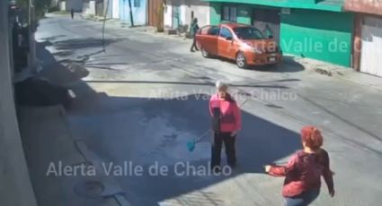 VIDEO: Mujer ataca a golpes a abuelita en Valle de Chalco; tiraba la basura cerca de su casa