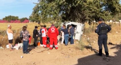 Vehículo sufre volcadura a las afueras de Ciudad Obregón; una mujer resultó lesionada