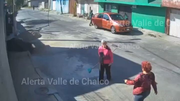 VIDEO: Mujer ataca a golpes a abuelita en Valle de Chalco; tiraba la basura cerca de su casa