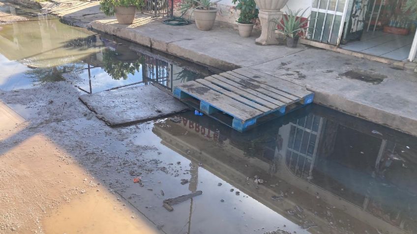 Ciudad Obregón: Bloquean vecinos de Valle Dorado calle Valle del Algodón por drenaje colapsado