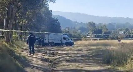 A tempranas horas, localizan dos cuerpos son vida en campo de futbol de Xochimilco