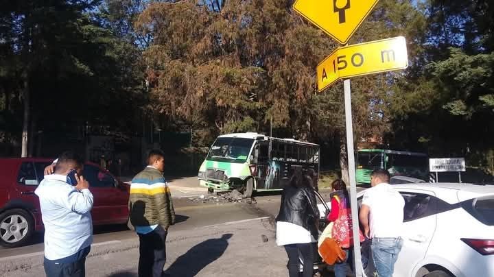 VIDEO: Accidente en la México-Cuernavaca deja varios heridos; transporte público involucrado