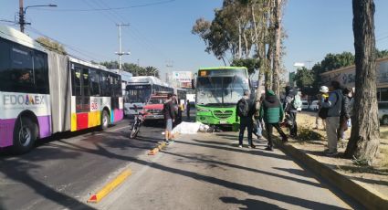 Terrible final: Motociclista muere arrollado y arrastrado por camión en Ecatepec