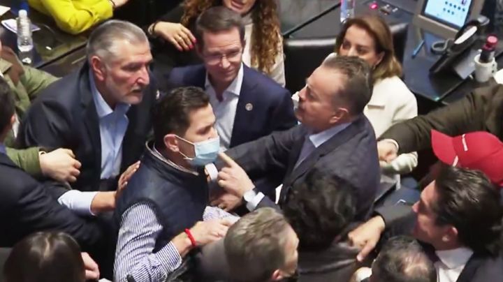 VIDEO: Adán Augusto y Miguel Ángel Yunes protagonizan riña contra panistas en el Senado