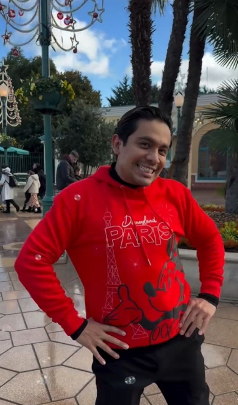 Ricardo Peralta se va a Disneylandia 