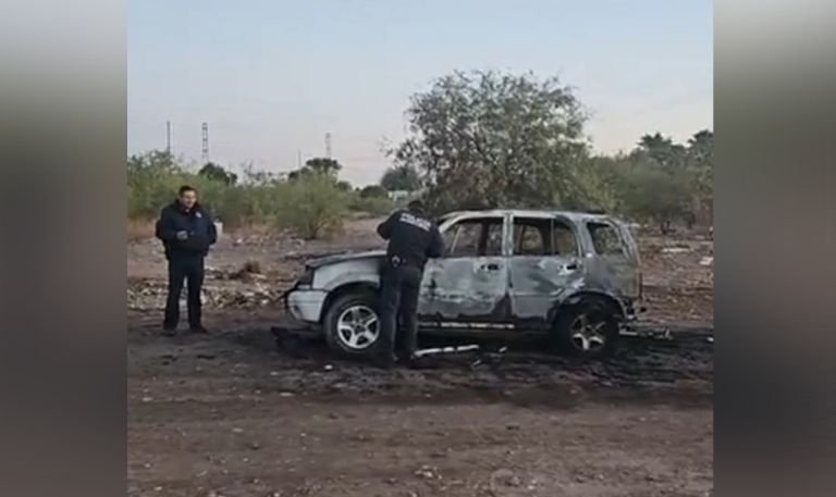 Calcinaron un auto en la colonia Los Amaneceres