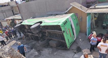 Tragedia en Tlalnepantla: VIDEO capta caída de camión de pasajeros desde 4 mts de altura