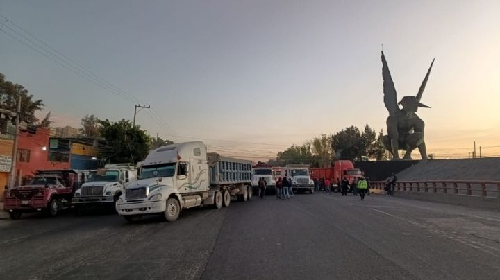 Caos en la México-Pachuca y en la México-Querétaro por bloqueos de transportistas