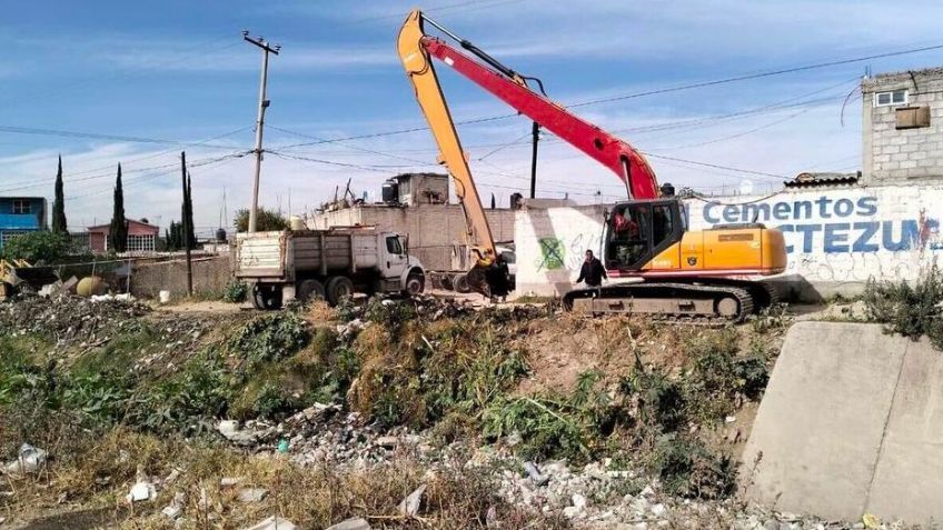 Localizan bolsa con restos humanos en canal de aguas negras en Ecatepec, Estado de México