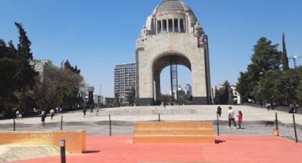 Artista Stefan Brüggeman diseña pista de patinetas instalada en el Monumento a la Revolución