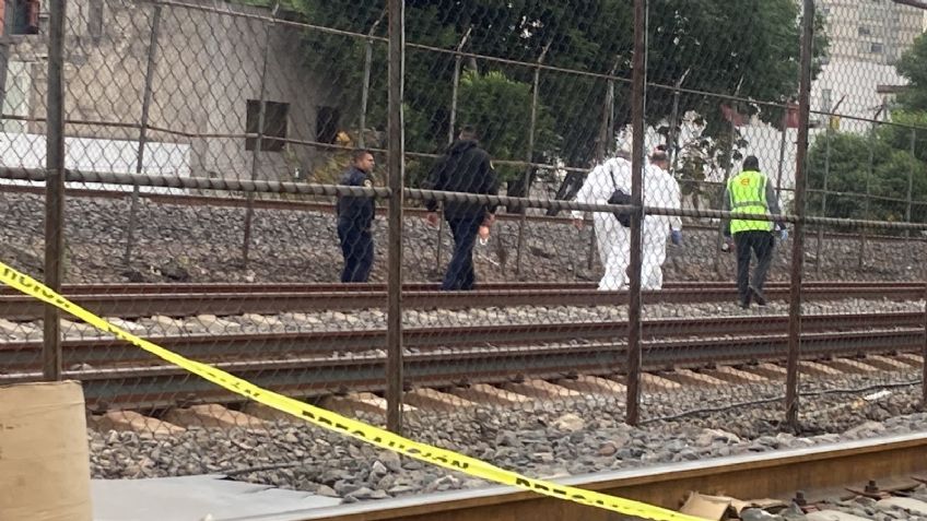 Hombre se arroja a las vías del Tren Suburbano en Azcapotzalco; suspenden el servicio