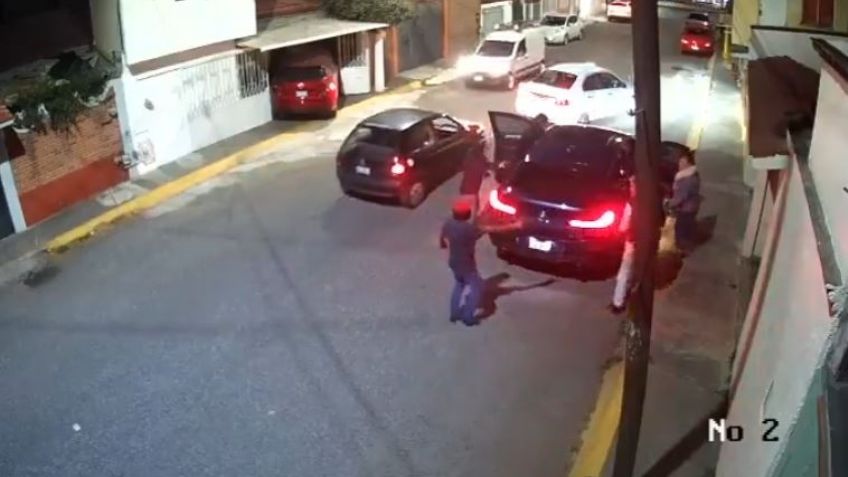 VIDEO: Cámaras de seguridad captan robo armado a familia en Metepec, Estado de México